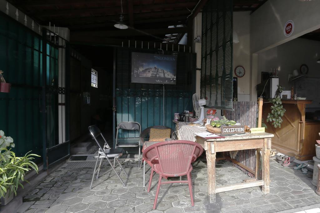 Hotel Reddoorz Near Adisucipto Airport Yogyakarta Exterior foto