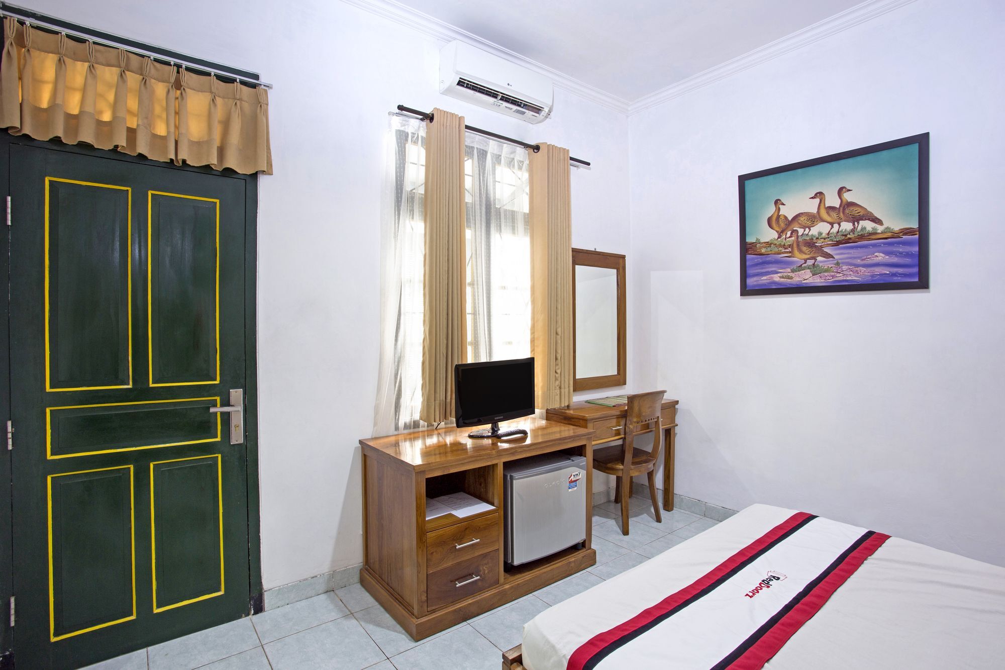Hotel Reddoorz Near Adisucipto Airport Yogyakarta Exterior foto